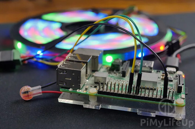 Raspberry Pi LED traka pomoću APA102